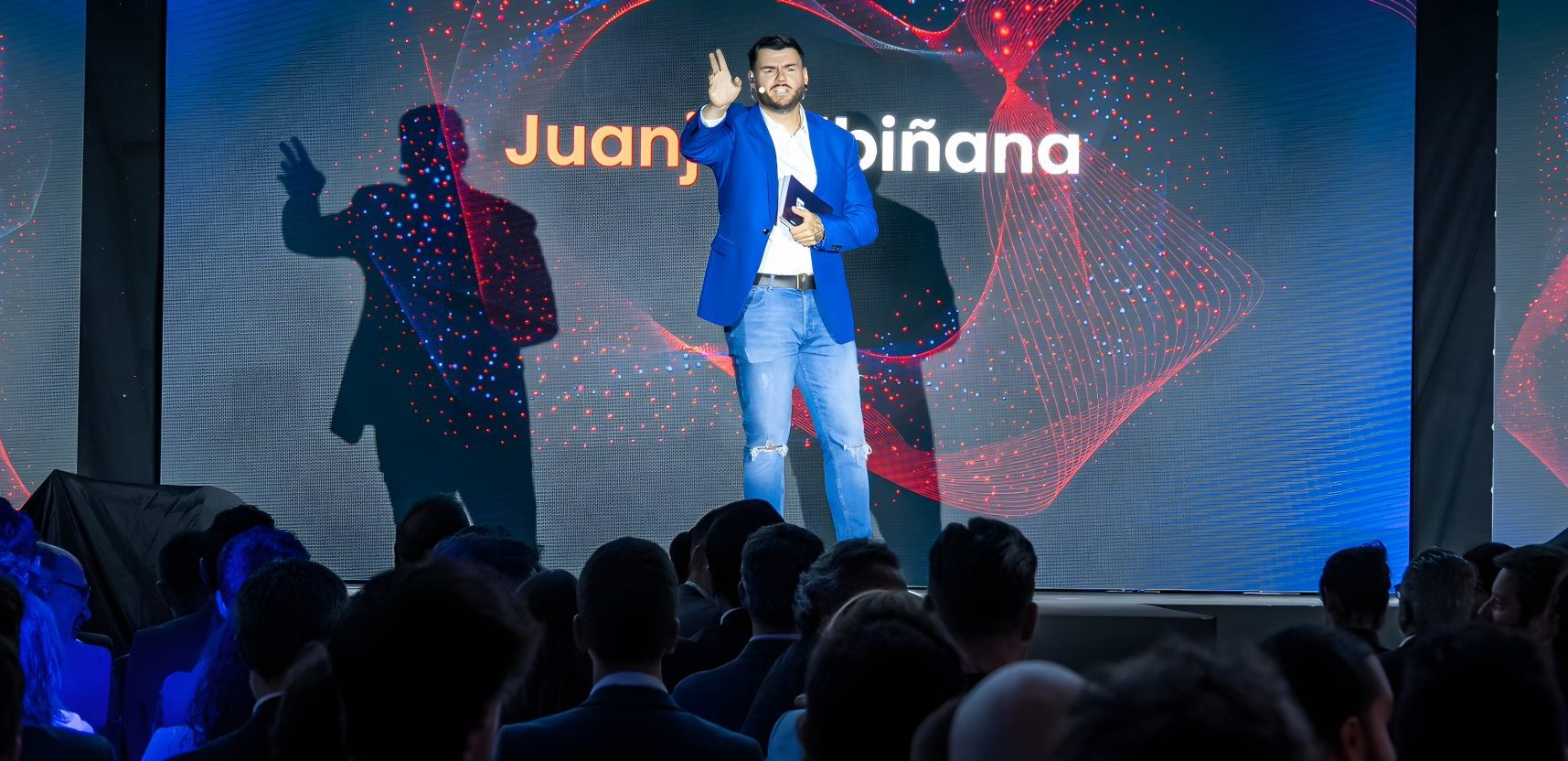 Juanjo Albiñana en escenario